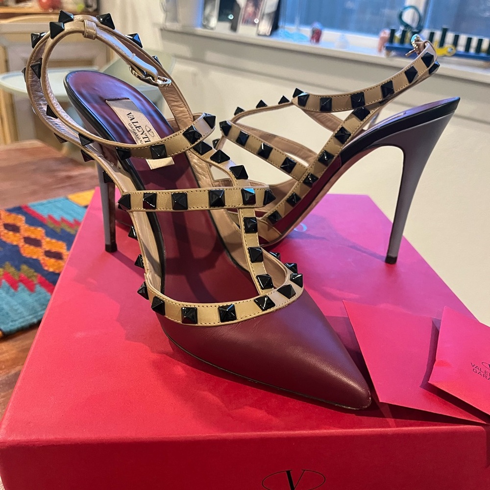 Valentino rock studs burgundy multi size 39 retail $1145 w/ box and extra studs